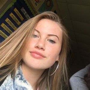 Meet your Posher, Chloe